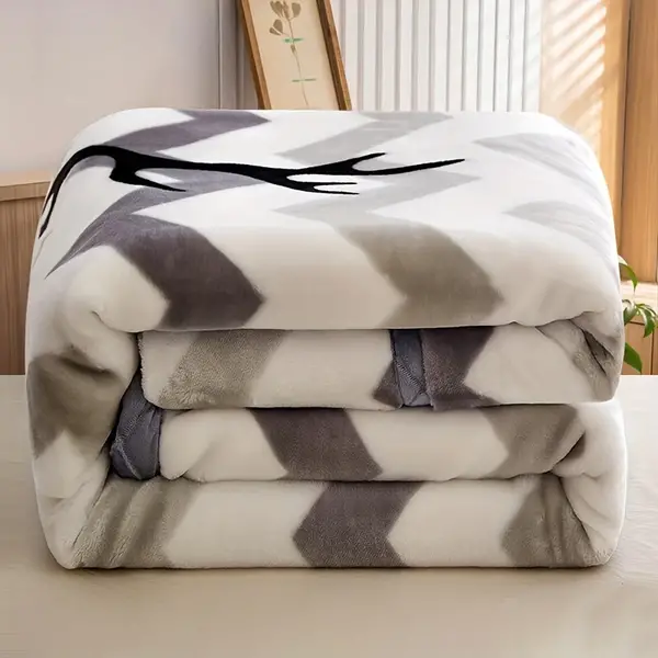 Ultra-Soft Striped Polyester Throw Blanket - Machine Washable, Perfect For All Seasons, Ideal For Bedroom & Dorm Decor